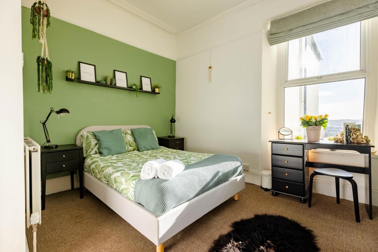 5-Bed House With Distant Sea Views In Plymouth Villa Exterior photo